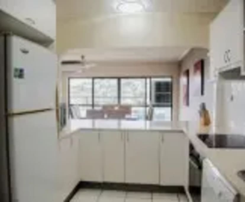 $550, Whole-property, 2 bathrooms, North Ward QLD 4810