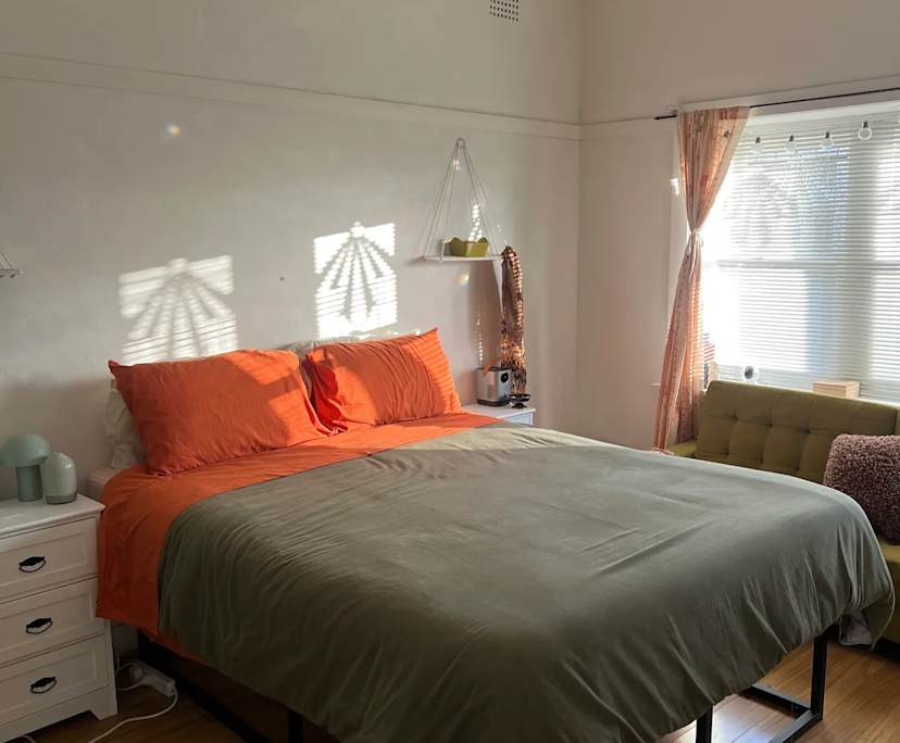 $1,300, Homestay, 2 bathrooms, Kingsgrove NSW 2208