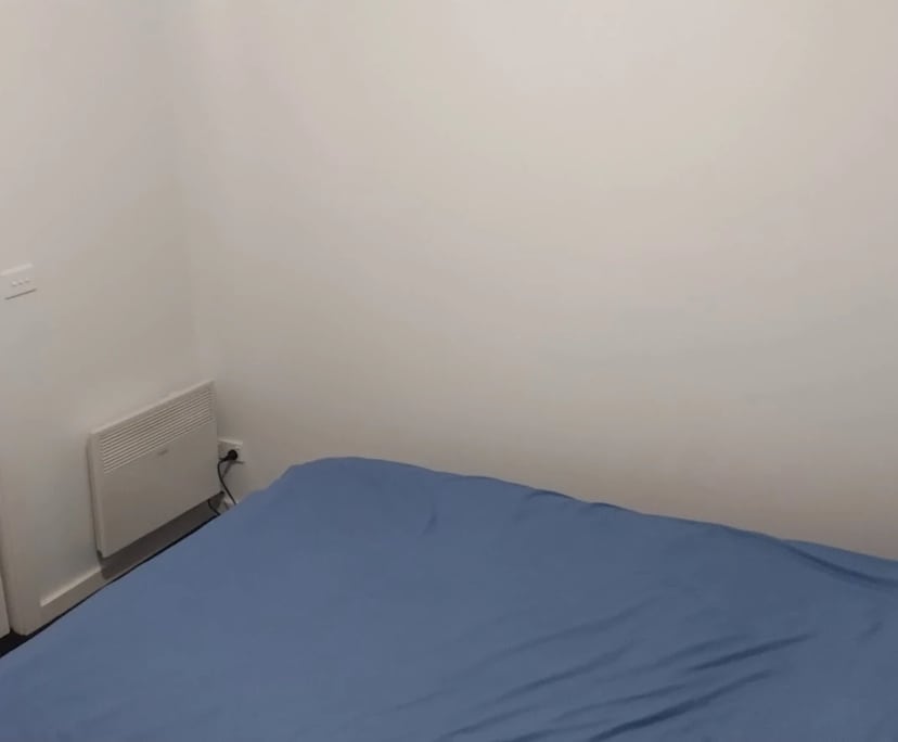 Room in a share house