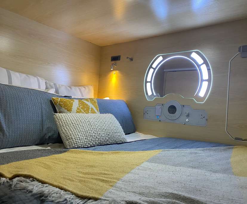 Furnished room in a flatshare