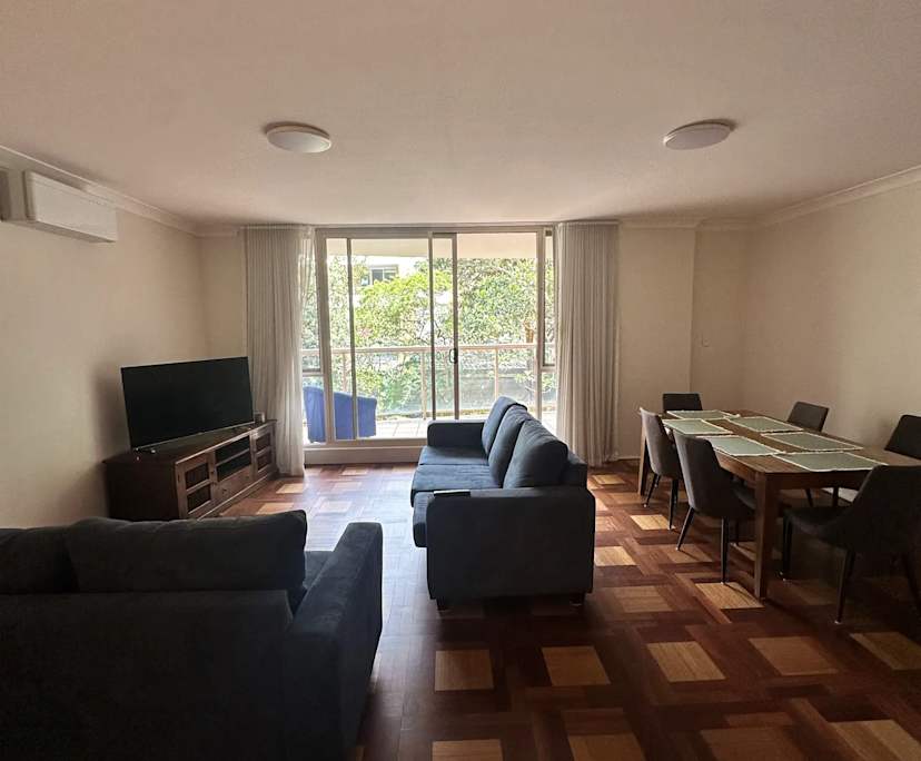 Furnished room in a flatshare