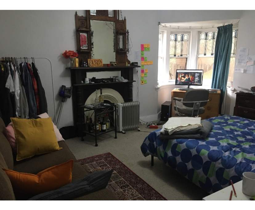 Room in a share house