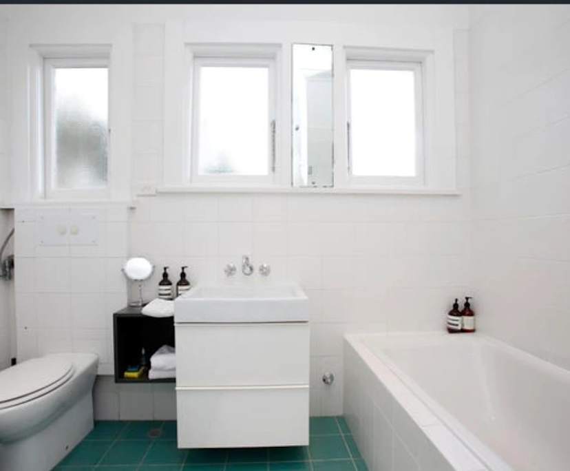 Unfurnished room in a flatshare