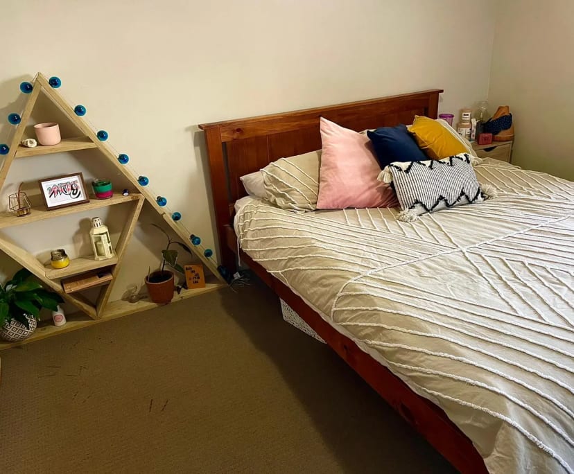 Room in a share house