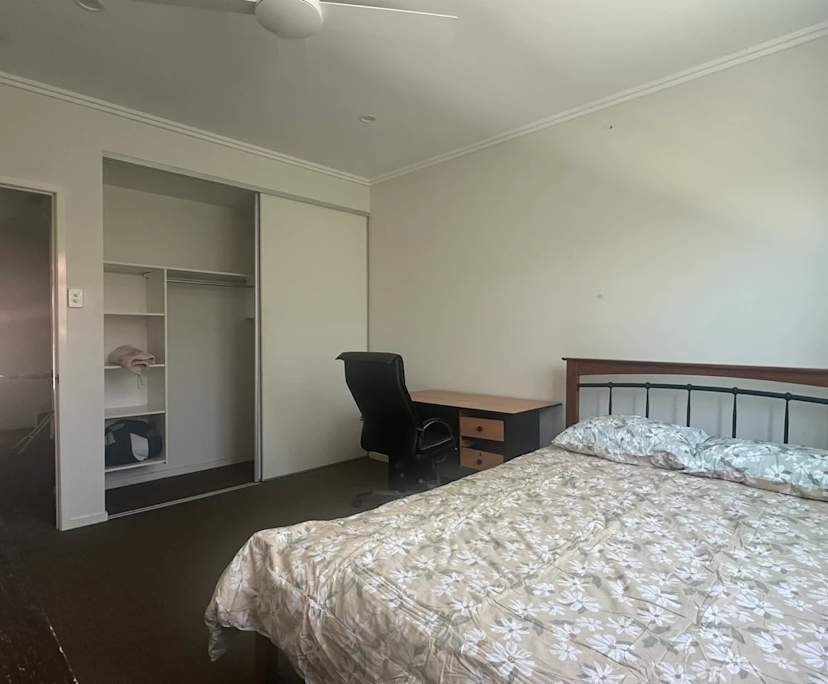 $350, Share-house, 4 bathrooms, Surfers Paradise QLD 4217