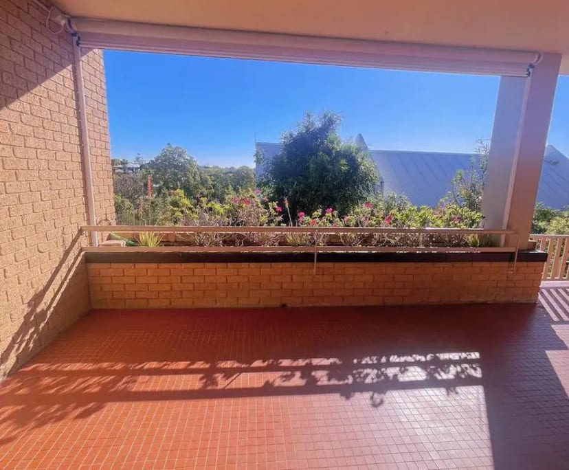 $330, Flatshare, 2 bathrooms, Taringa QLD 4068