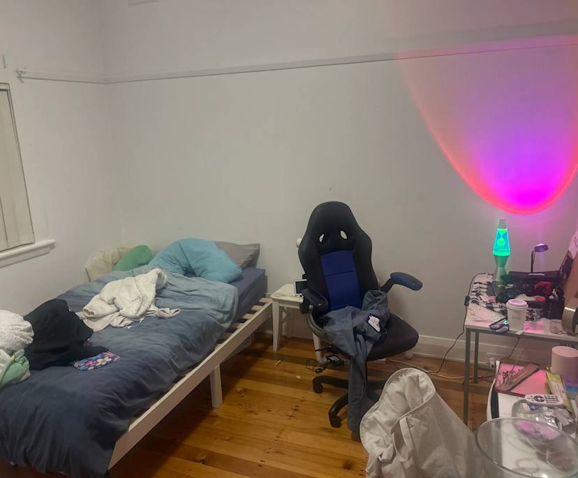 Room in a share house