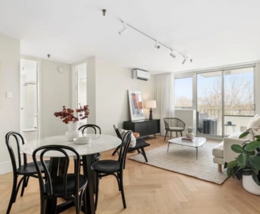 Furnished room in a flatshare