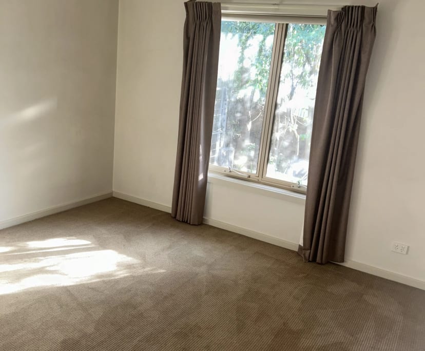 Unfurnished room in a flatshare