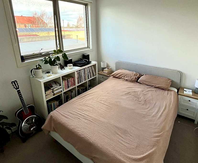 Unfurnished room with ensuite in a flatshare