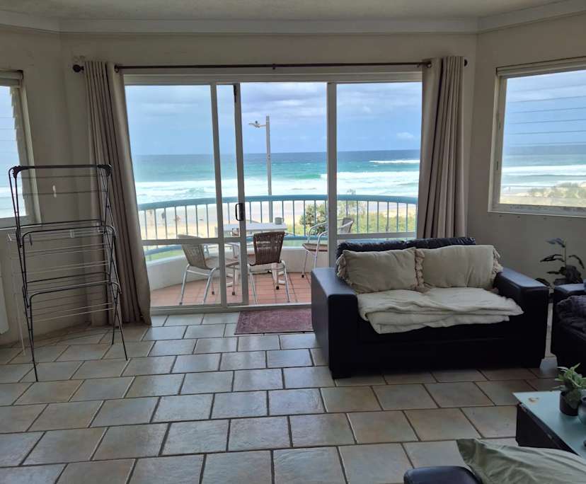 $275, Flatshare, 3 bathrooms, Surfers Paradise QLD 4217
