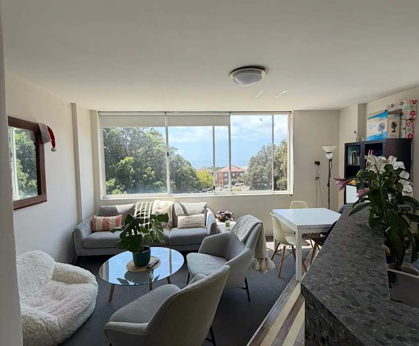 Furnished room in a flatshare