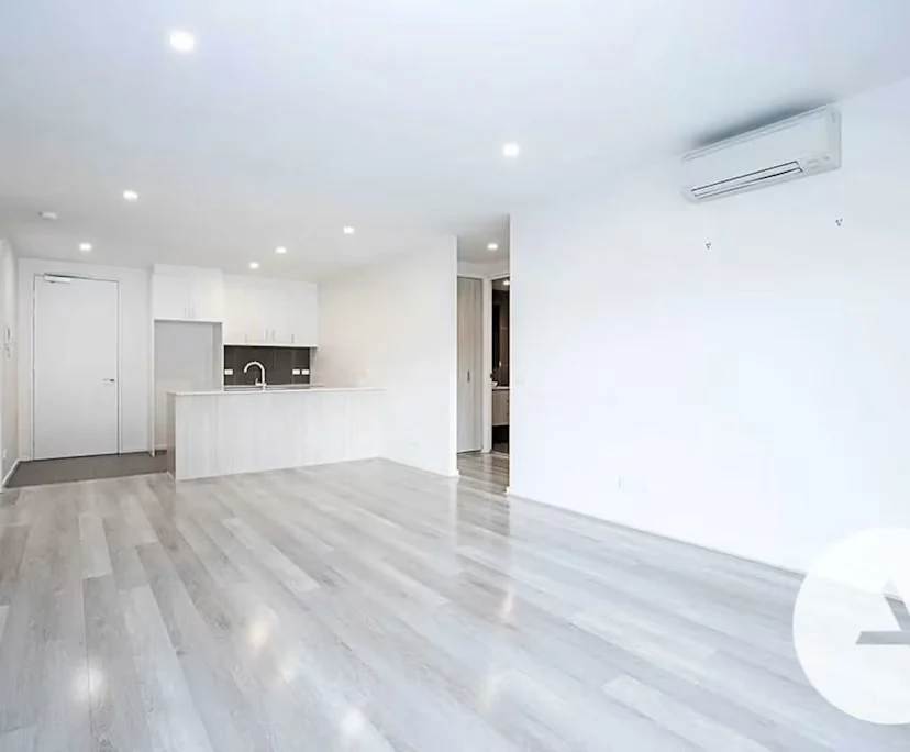 Unfurnished room in a flatshare