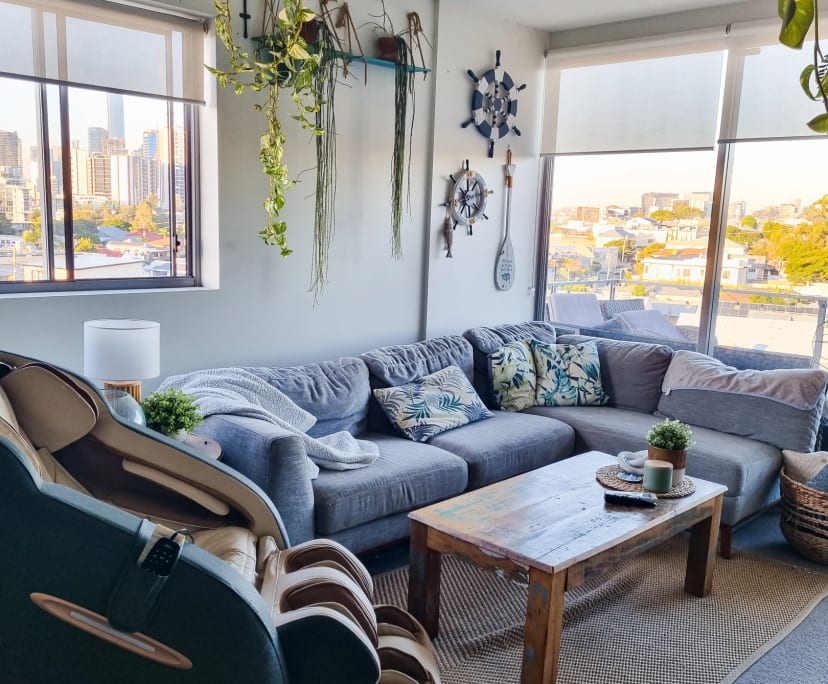 Furnished room in a flatshare