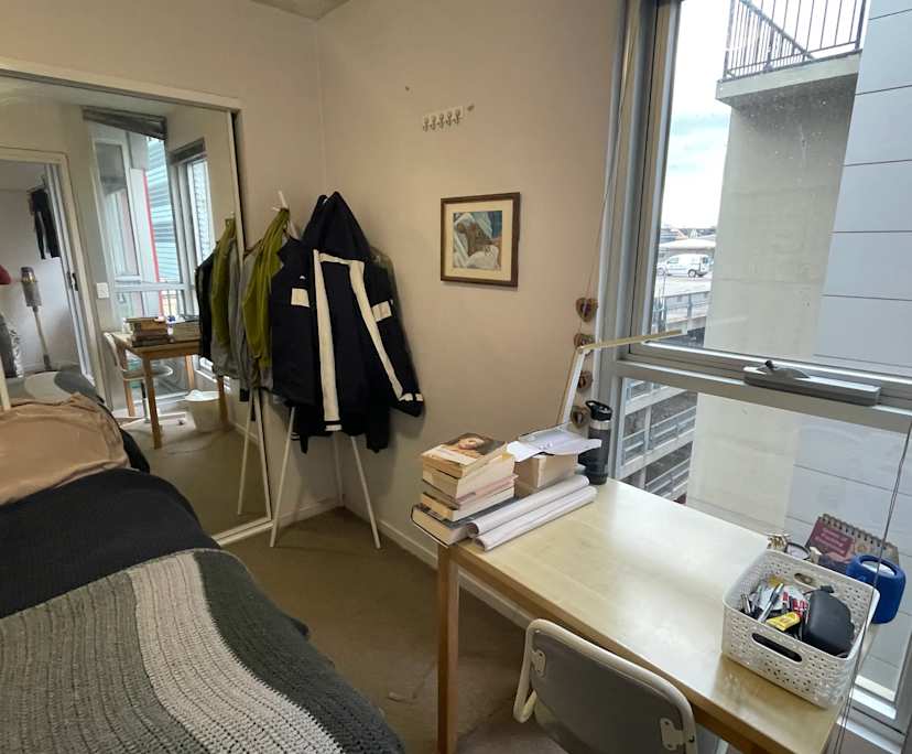 Furnished room in a flatshare