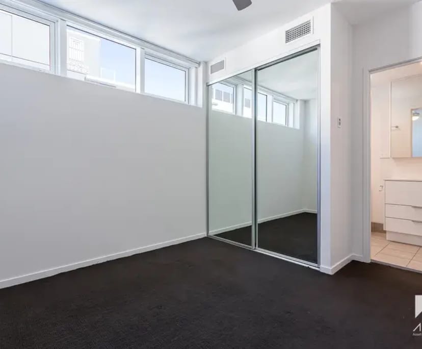 Furnished room with ensuite in a flatshare