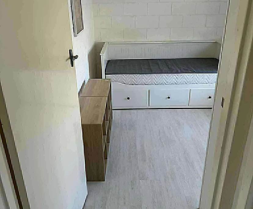 Furnished room in a flatshare