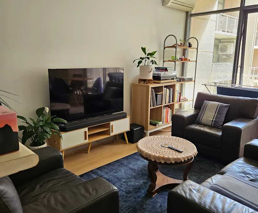 Furnished room in a flatshare