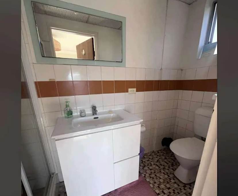 Furnished room with ensuite in a flatshare