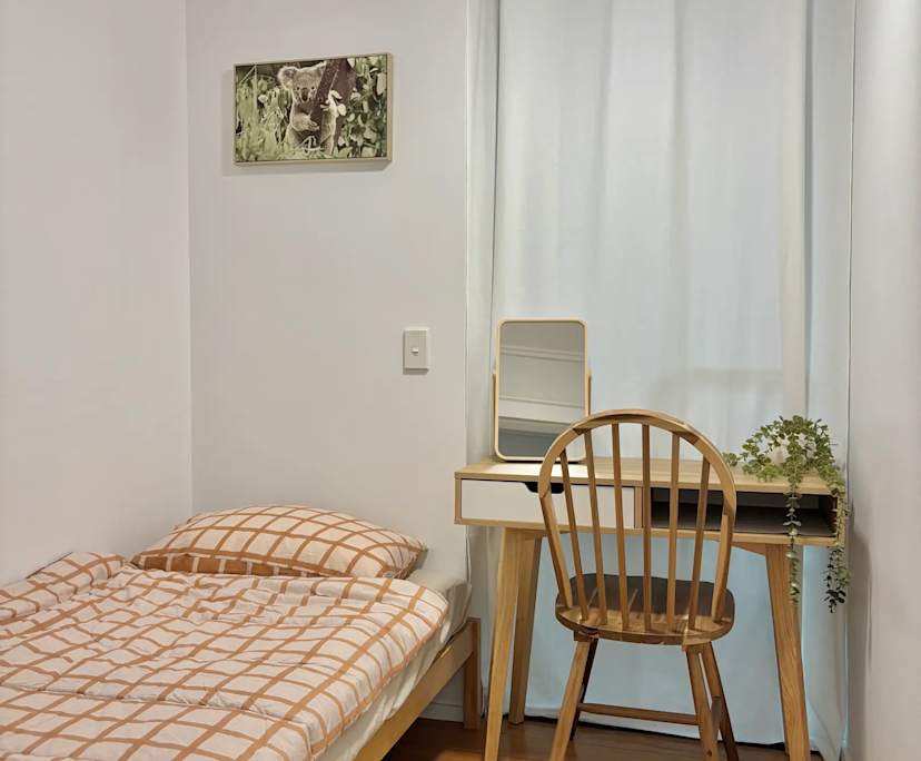 Furnished room in a flatshare