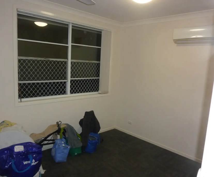 Room in a share house