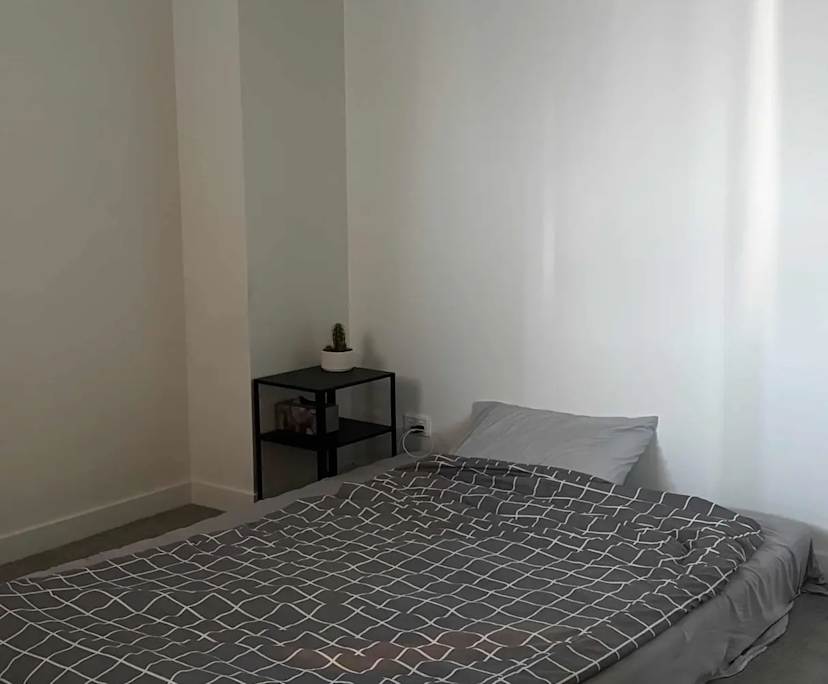 Furnished room in a flatshare
