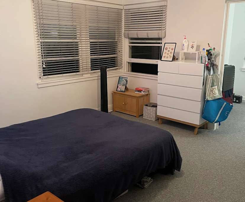 Furnished room in a flatshare