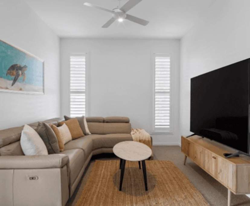 $325, Share-house, 4 bathrooms, Hope Island QLD 4212