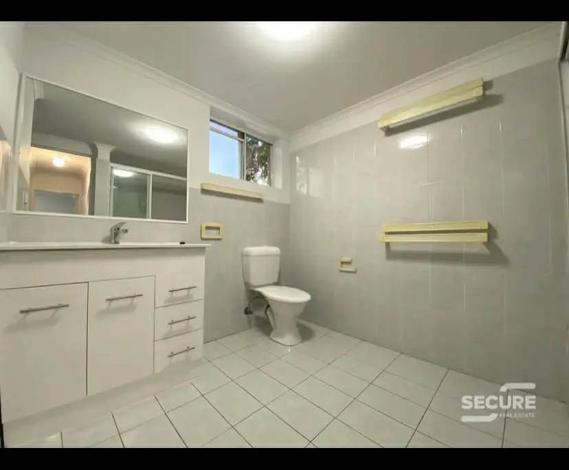 $450, Flatshare, 3 bathrooms, Toowong QLD 4066