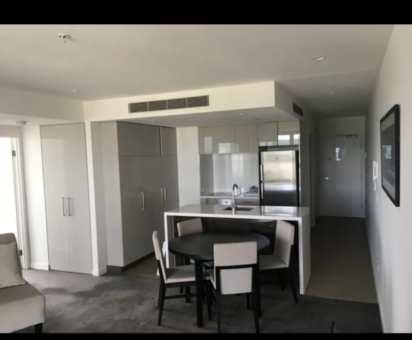 $530, Flatshare, 3 bathrooms, Milton QLD 4064