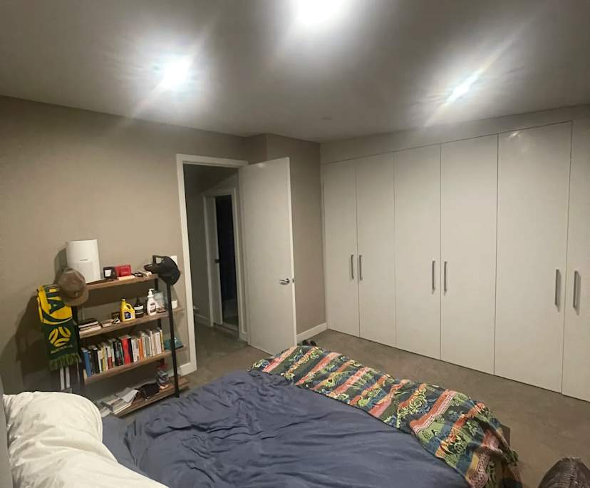 Furnished room in a flatshare