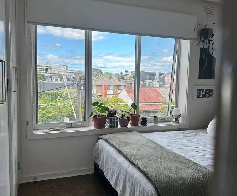 Furnished room in a flatshare