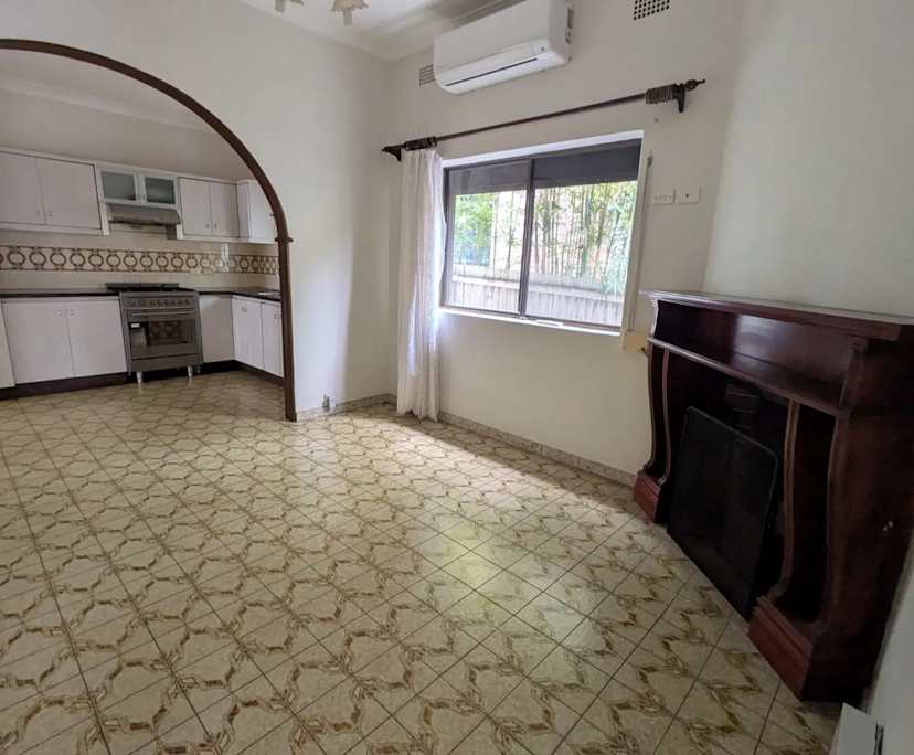 Room in a share house