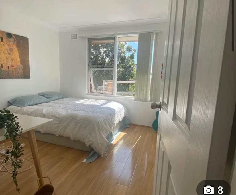 Furnished room in a flatshare