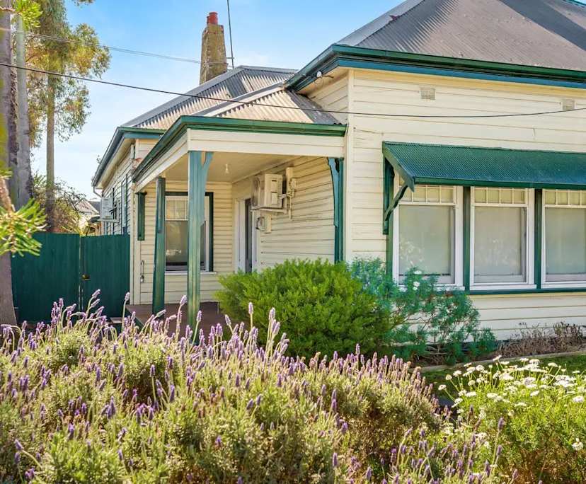Room in a share house