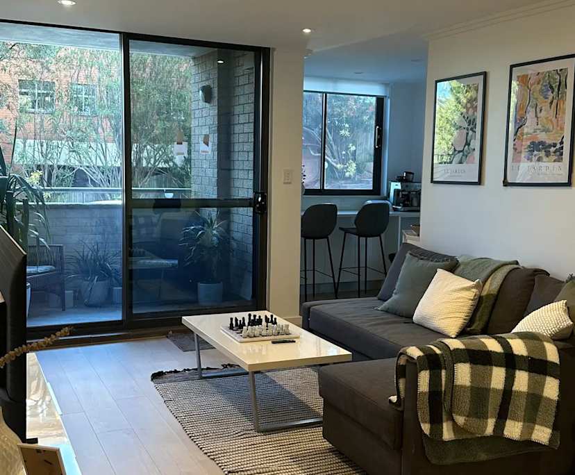 Furnished room in a flatshare