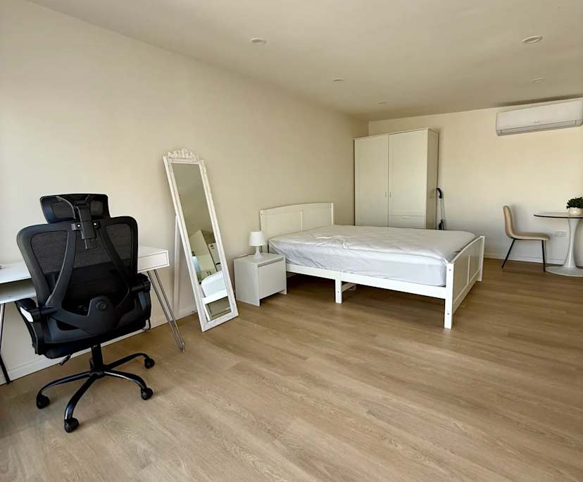 Furnished room studio flat for rent