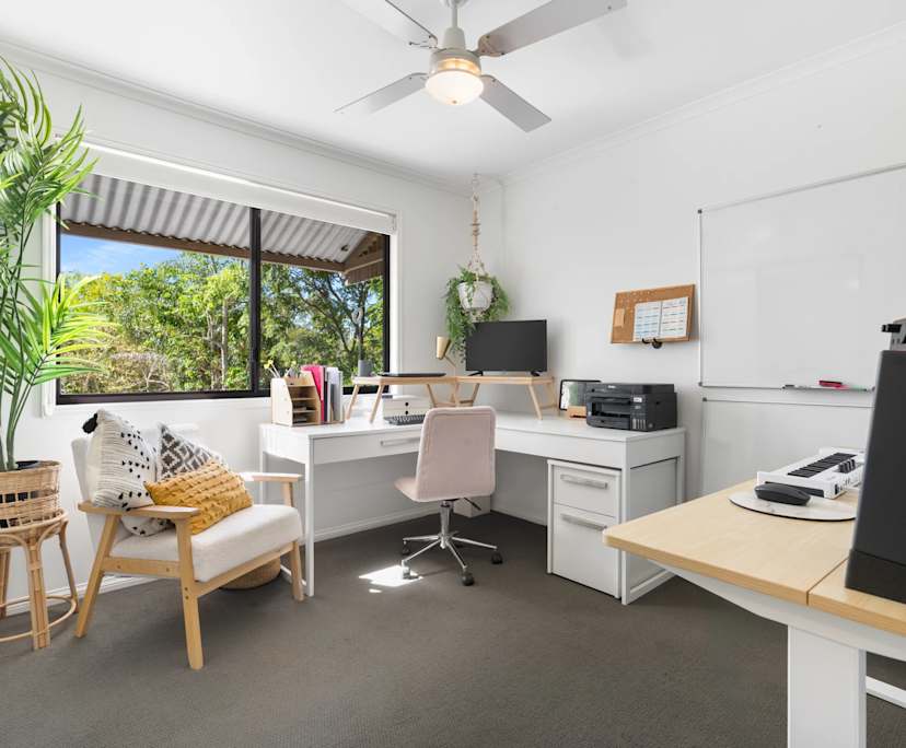 $1,100, Whole-property, 3 bathrooms, Little Mountain QLD 4551