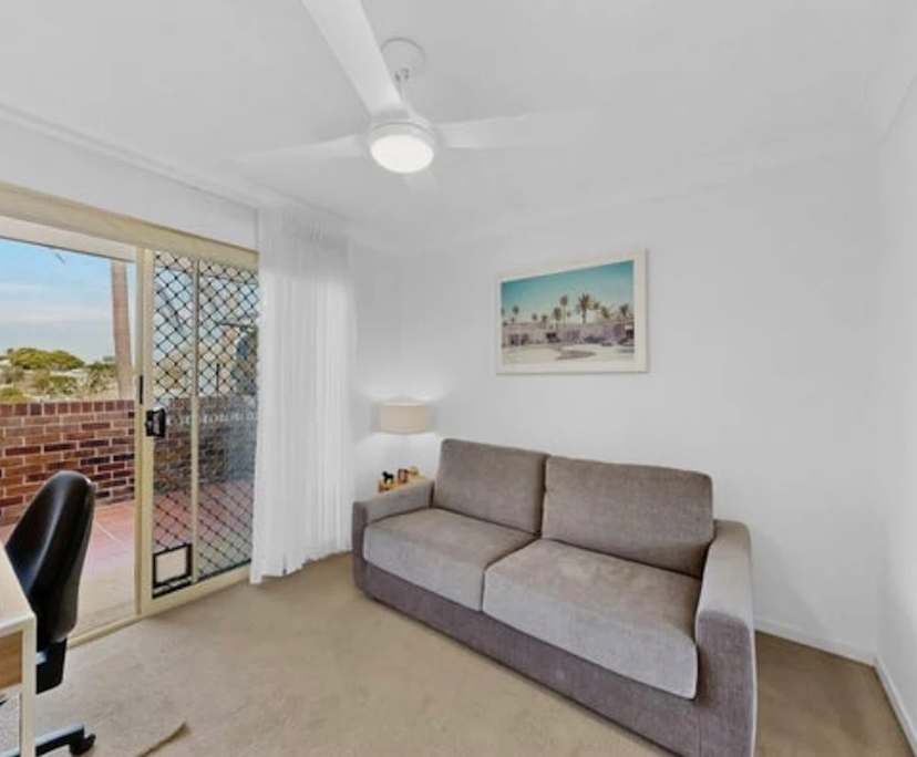 Unfurnished room in a flatshare