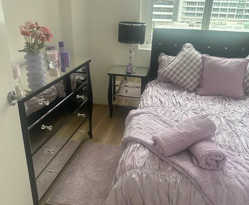 Furnished room in a flatshare