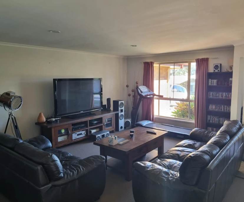 $350, Share-house, 3 bathrooms, Kuluin QLD 4558