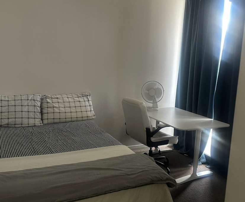 Furnished room with ensuite in a flatshare