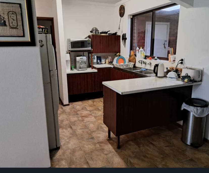 Room in a share house