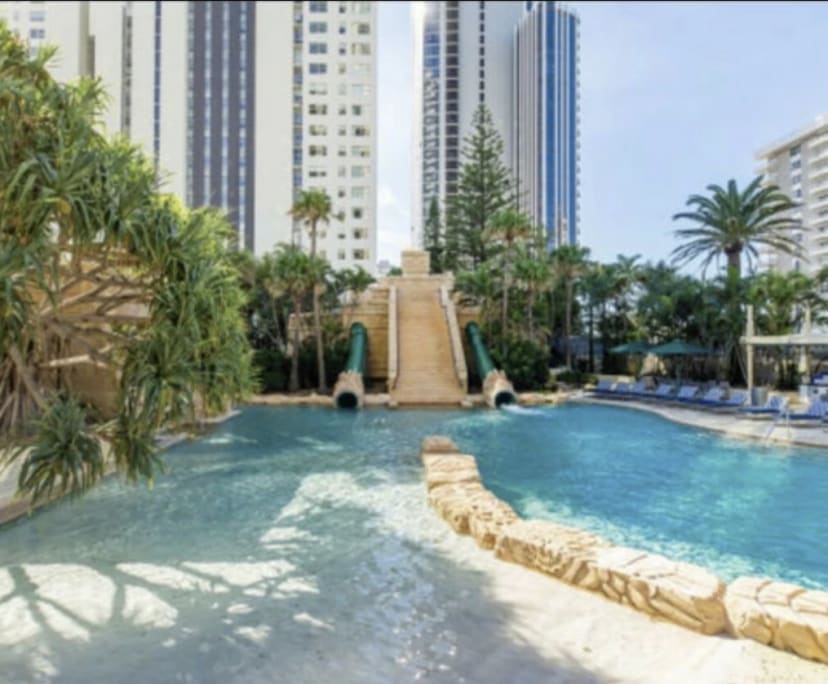 $550, Flatshare, 1 bathroom, Surfers Paradise QLD 4217