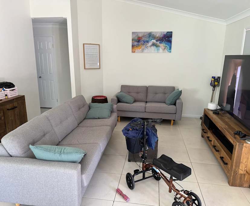 $350, Student-accommodation, 3 bathrooms, Helensvale QLD 4212