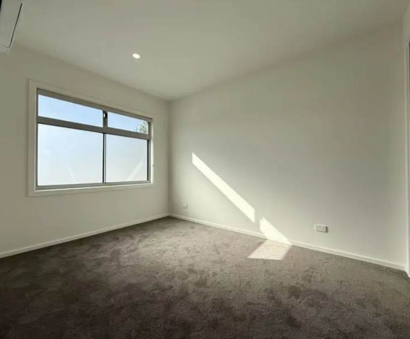 $300, Share-house, 2 bathrooms, Reservoir VIC 3073