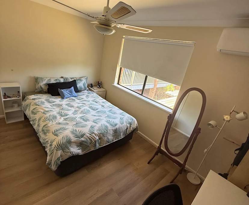 Furnished room in a flatshare