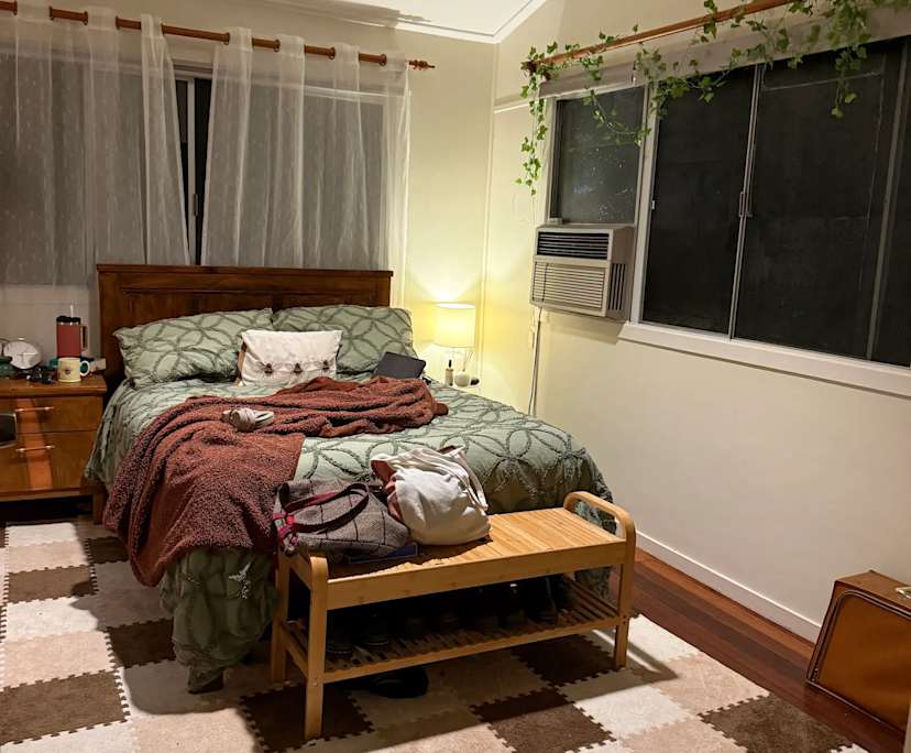 Room in a share house