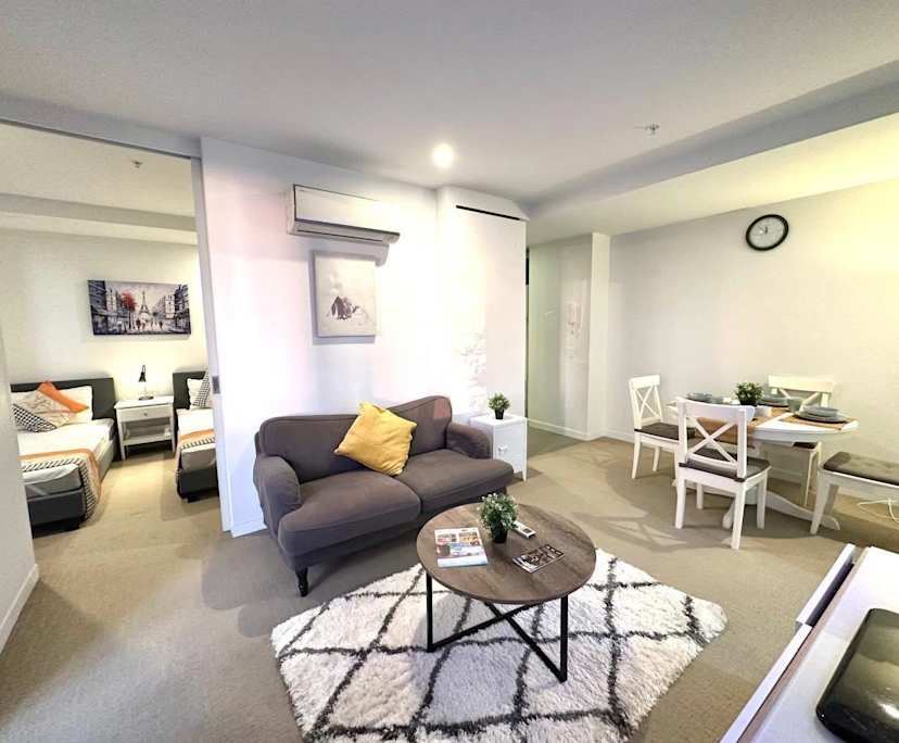 Furnished room with ensuite in a flatshare