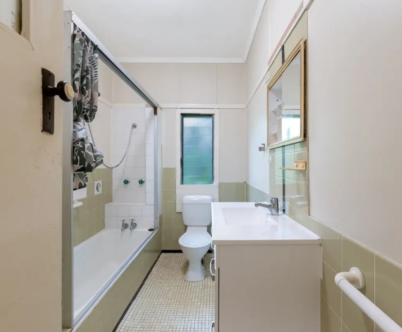 Room in a share house